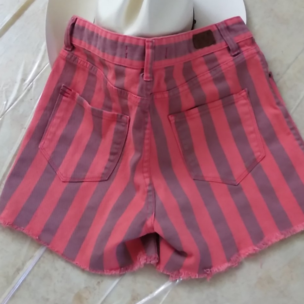 Stripes Short - Picture 3 of 3